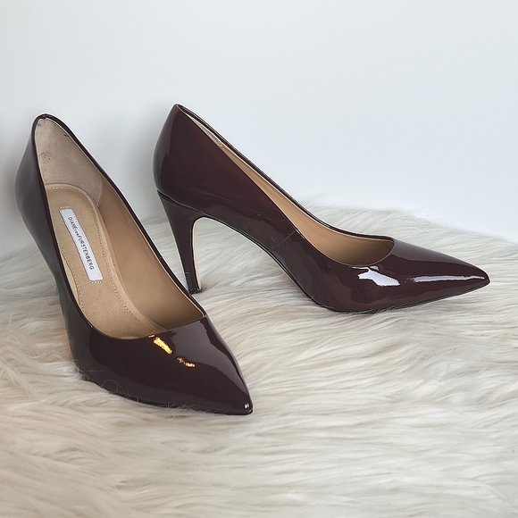 Diane Von Furstenberg bordeaux patent leather pumps - Picture 3 of 17